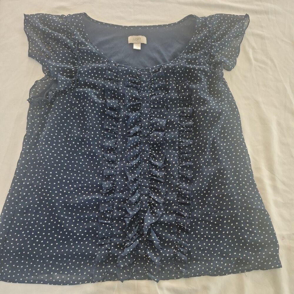 Loft Women's Blue Polka Dot top with Ruffles, Short Sleeve, sz XL, Round Neck.